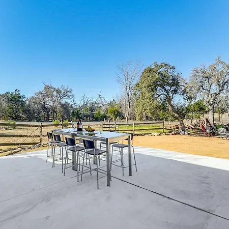 Spacious Dripping Springs Getaway With Fire Pit!